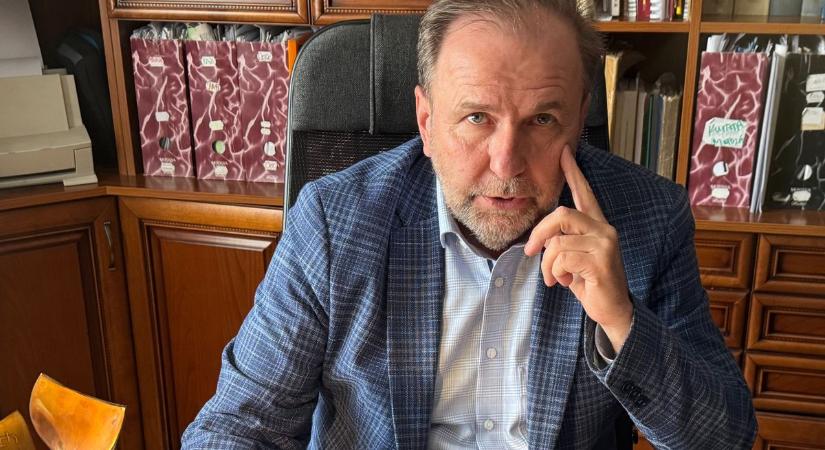 Rangos díjat kapott Fenyvesi Csaba pécsi jogászprofesszor