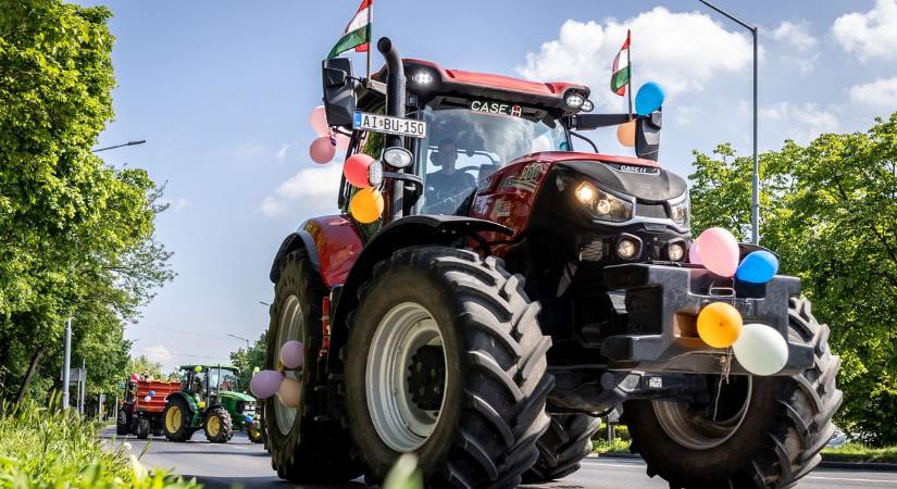 Videón mutatjuk a traktoros felvonulás pillanatait