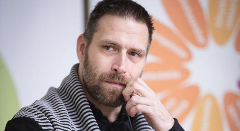 Makranczi Zalán 44 évesen szerzett jogsit – „Egyszer hazavágtam a kocsi elejét"