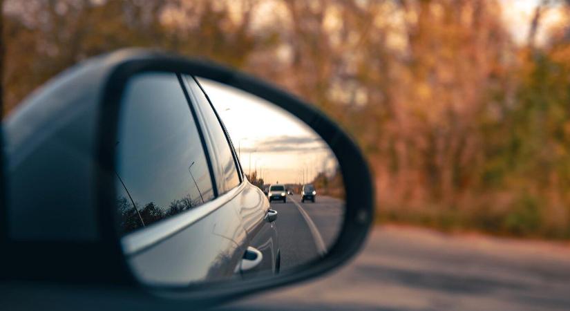 Évenkénti műszaki vizsga a tízévesnél idősebb autóknál?