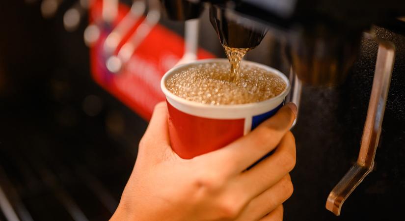 Felülmúlta a várakozásokat a Coca-Cola negyedéve: szépen nőtt a bevétel és a nyereség
