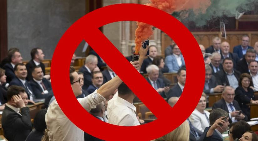 Rend, csend, fegyelem, füstgyertya - Dési János jegyzete