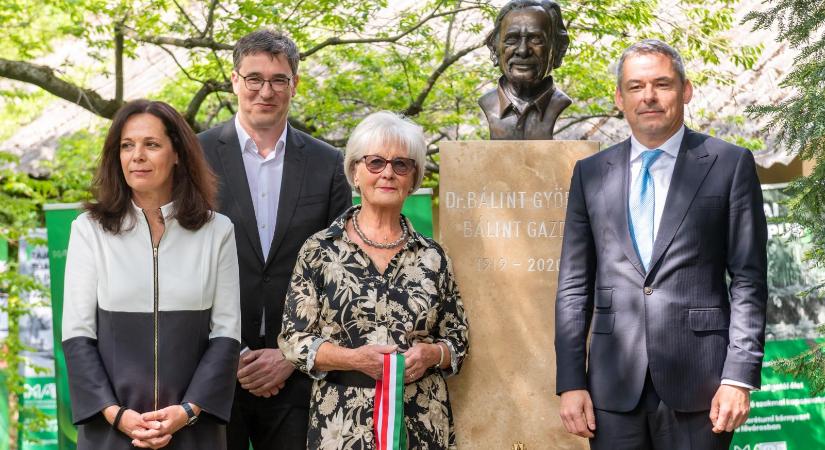 Bálint gazda mellszobrot kapott a Budai Arborétumban