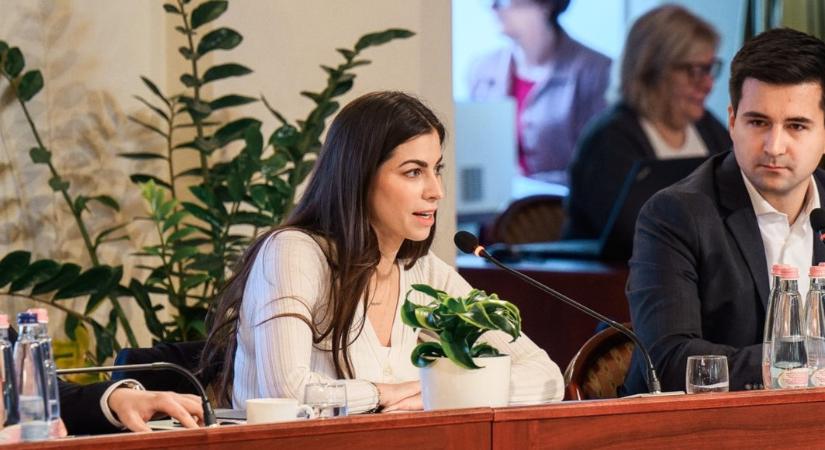 A Tízparancsolattal vágnának vissza „az erkölcsről papoló″ és etikai kódexre vágyó Fidesznek