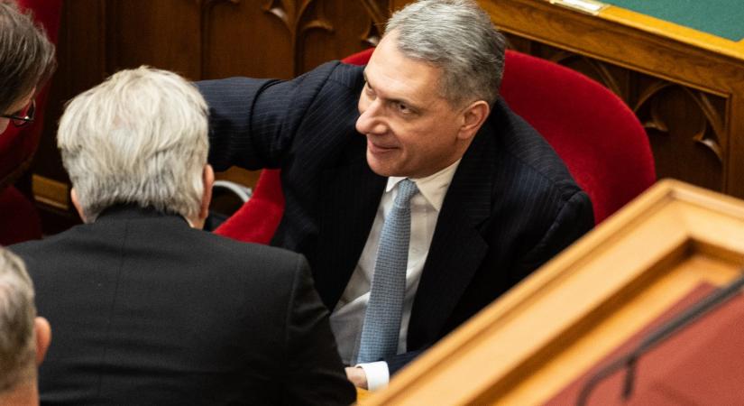 Lázár Jánosék rendhagyó döntése - nem kell többet útdíjat fizetnie annak, akinek ilyen járműve van