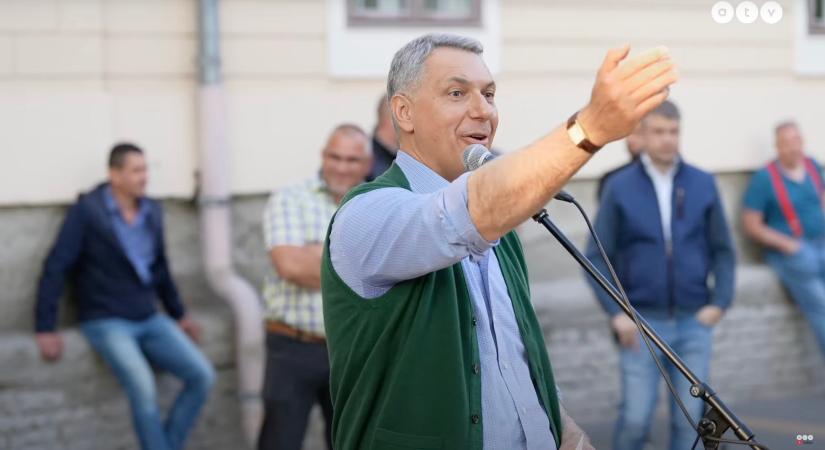 Lázár emberméretű páncélszekrényt látott a nagykőrösi polgármester irodájában