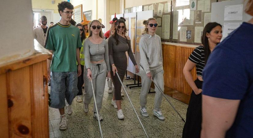 Elszabadult a pokol - rémalakok és világtalanok lepték el a gyöngyösi iskola folyosóit