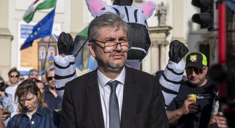 Hadházy Ákos közzétette a fideszes Bánki Erik tanúvallomását a pécsi buszperben