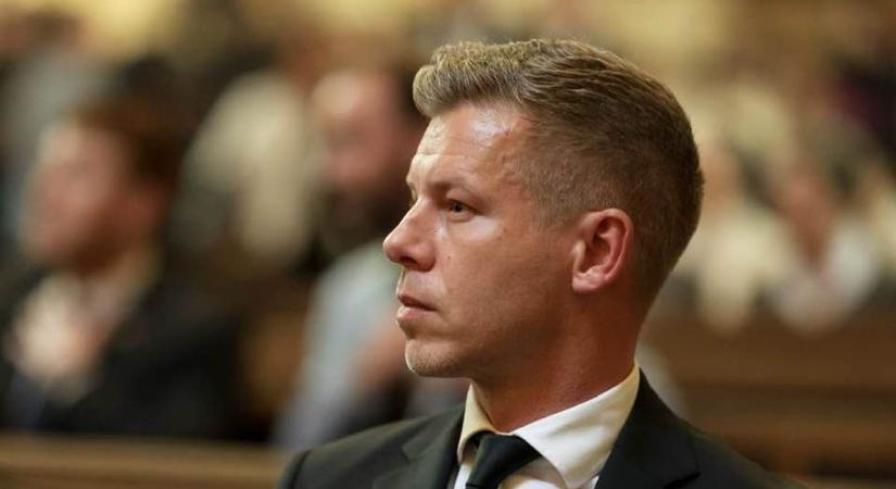Valljuk be, csak valami ilyesmi lehet az oka ennek a fajta önsorsrontásnak: az unalom