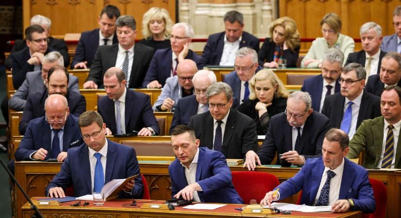 Padlógáz: az Országgyűlés megnevezte a legfőbb ellenséget, majd megszavazta, hogy mindenáron fellép ellene