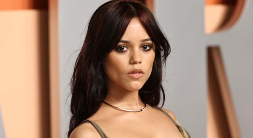 Jenna Ortega melltartó nélkül pózol új fotósorozatán, még sosem láttuk ennyire bevállalósnak a Wednesday sztárját