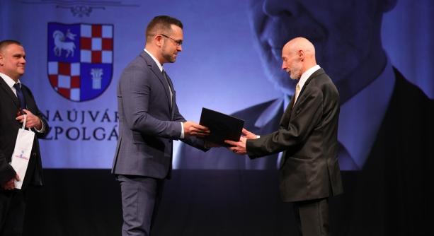 Dr. Kemény János lett a Dunaújváros Díszpolgára cím kitüntetettje (galériával)