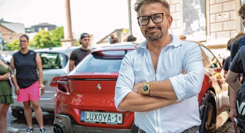 Jákob Zoli új hibrid Ferrarija az ország egyik legkülönlegesebb sportautója