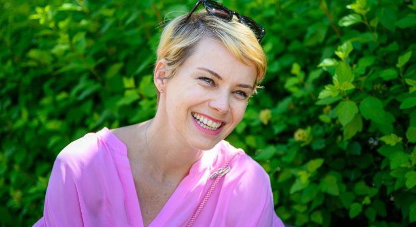 Kislányával került címlapra Osvárt Andrea