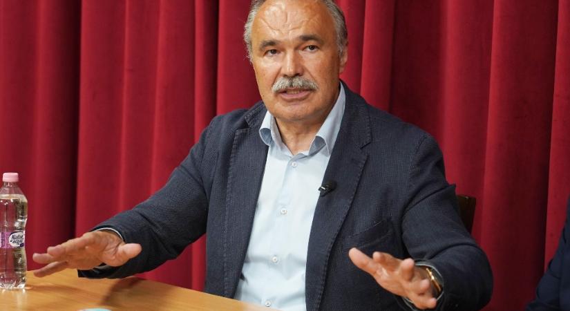 Nagy István: Semmi nem akadályozhatja a száj- és körömfájás elleni védekezést