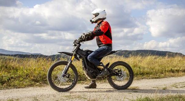 Szezonnyitó tesztnap és terepmotoros oktatás a tokodi pályán