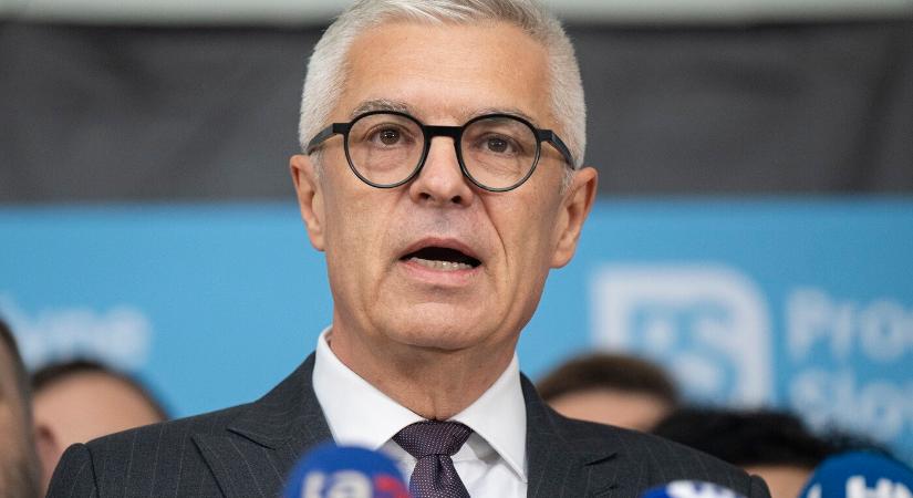 A himnuszvideó ellen kikelő Korčok újra összemosta a magyar kormány és a magyarok kritikáját