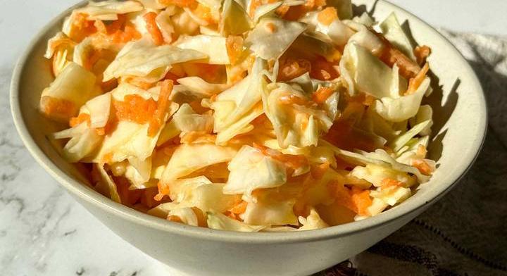 Krémes, majonézes coleslaw saláta: a káposzta darabolását is mutatjuk