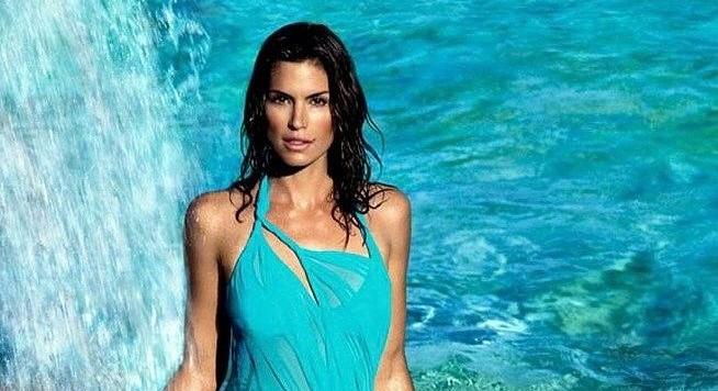 Cindy Crawford és 23 éves lánya, Kaia ikertornyok – fotó