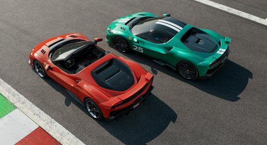 Közeleg az első villany-Ferrari, de előtte még itt van két új hibrid szörnyeteg