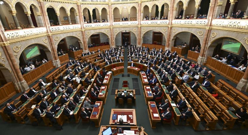 A veszélyhelyzeti kormányrendeletek is napirendre kerülnek ma az Országgyűlésben