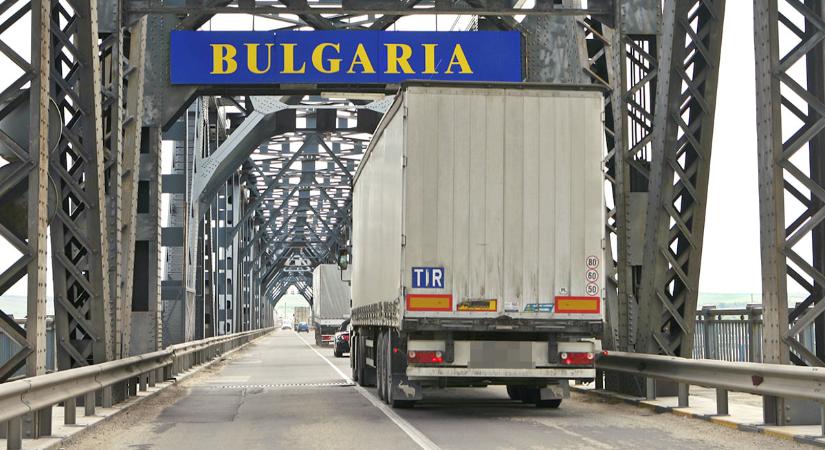 Utazási figyelmeztetés: nő a várakozási idő bolgár határon, a Giurgiu és Rusze közötti Duna-hídon