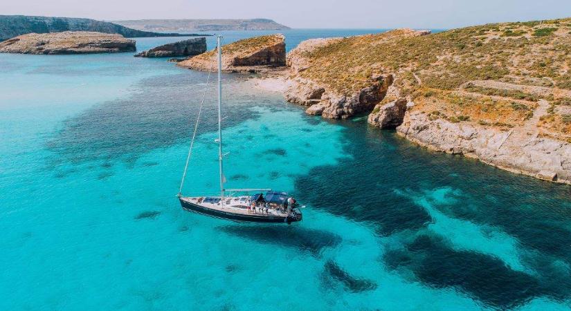Látogatói foglalási rendszert vezetnek be a Comino-i Kék Lagúna ökológiai védelmében