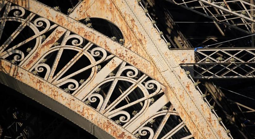Az üzemeltető szerint nem is rozsdásodik az Eiffel-torony, sőt, fantasztikus állapotban van