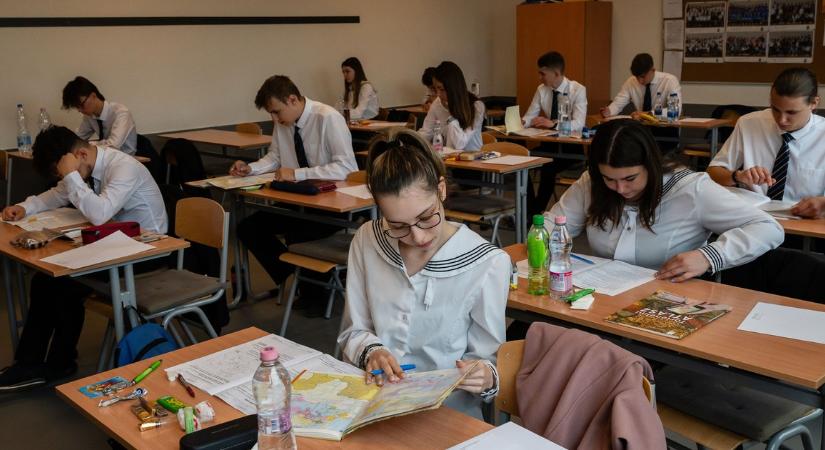 Van olyan atlasz, amit nem vihet be, ha pedig túl sokat ír, ráfázhat a diák a történelemérettségin