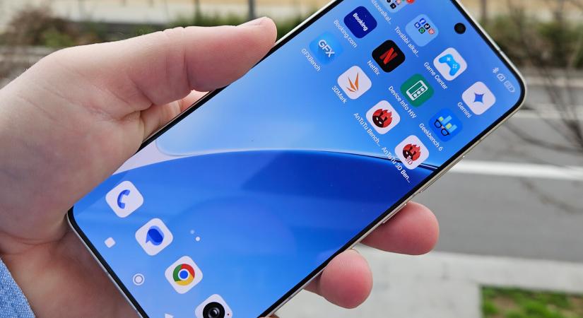Pici telefon, óriás akksival?