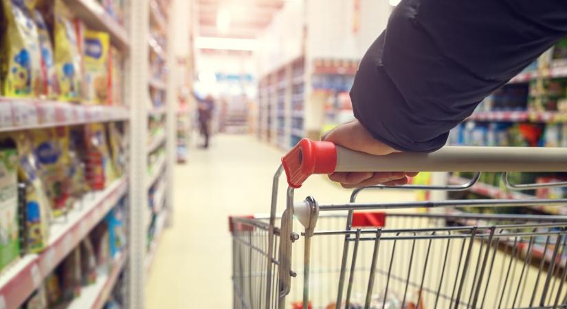 Lidl, Aldi, Tesco, Penny és a többiek: itt van a hosszú hétvége nyitvatartása május 1-jétől