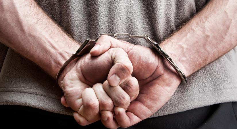Furgon, fegyver, fenyegetés: emberrablást készítettek elő