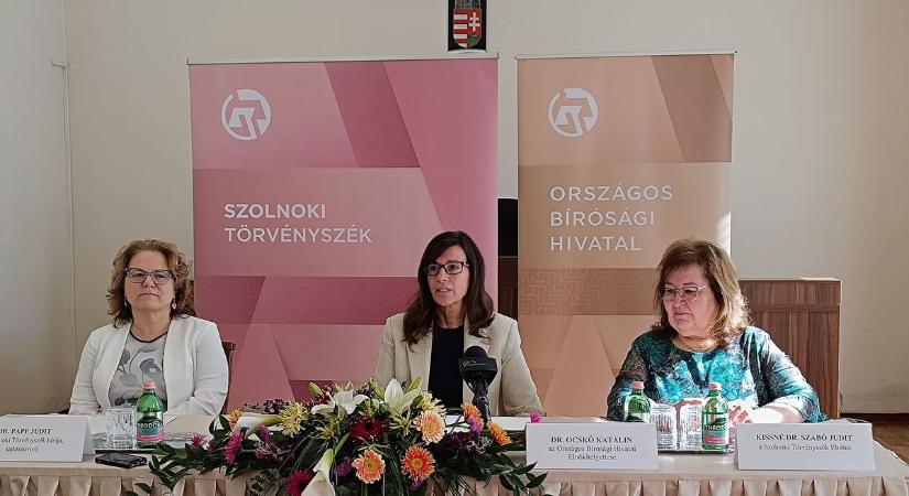 Úgy szaporodnak a büntetőügyek, mint a gaz a nyári eső után