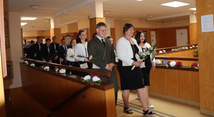 Elballagtak a celldömölki Eötvös Loránd Szakképző Iskola végzősei - fotók