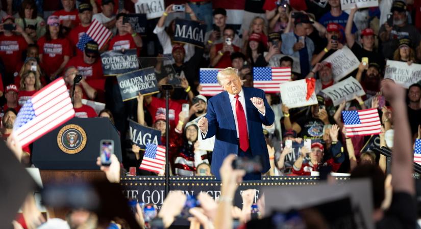 Trump Amerika történetének „legsikeresebb első száz napját” ünnepelte