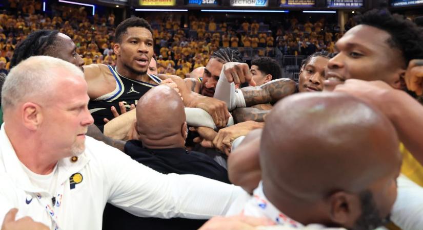 Az NBA egyik legjobbján gúnyolódott az ellenfél játékosának apja, szét kellett őket választani