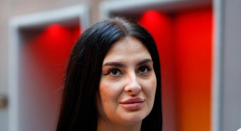 Hogy mi? Botránya után újra szerelmes Nemazalány, de pont ő lenne a titkos kedves?