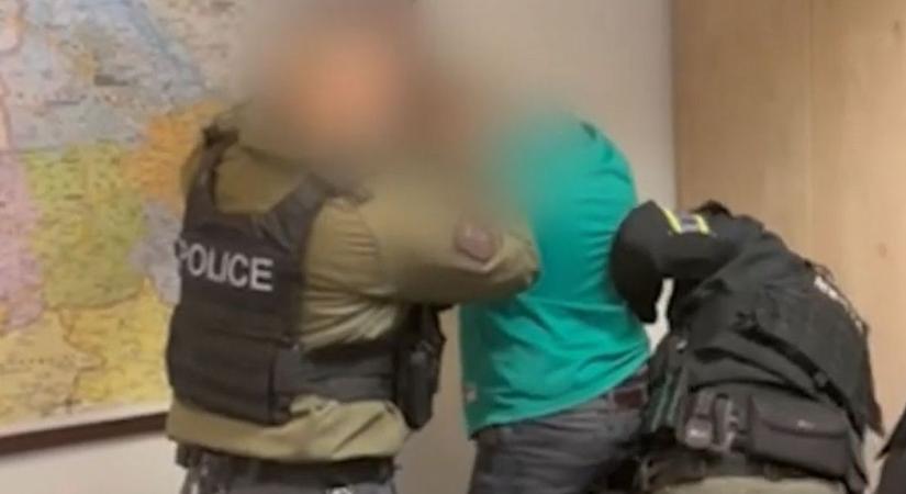 Rendőrt tartóztattak le – hivatali visszaélés, rablás előkészülete a gyanú