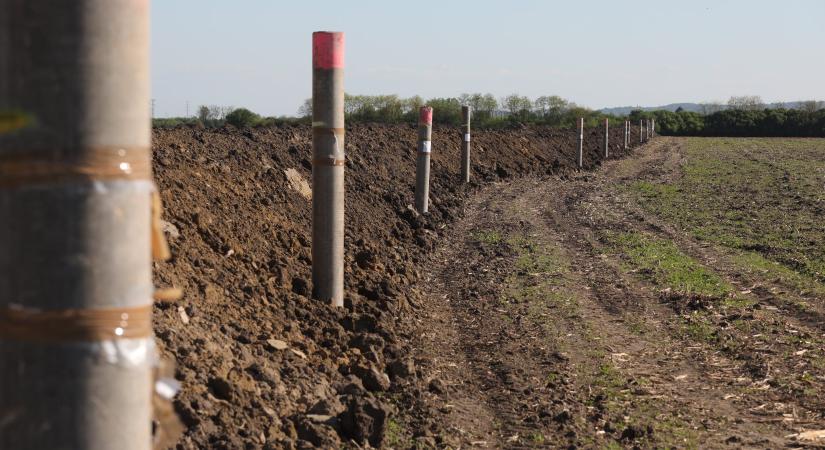Építkezés Szirma határában: közbelépett a hivatal