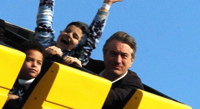 Kisfiúnak, Aaronnak született Robert de Niro gyermeke. Ma már nőként hivatkozik magára a felnőtt Ayrin, aki modell és színésznő is (fotó)