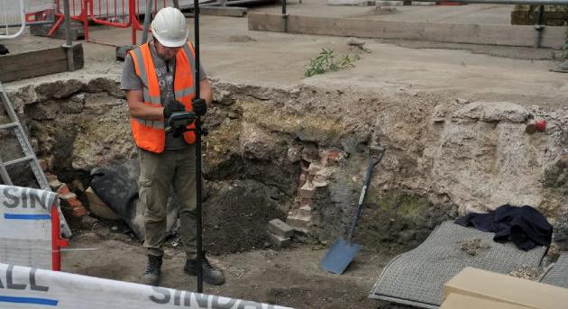 Több száz középkori csontváz Gloucester alatt