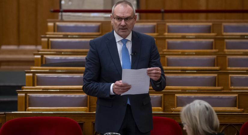 Vonzóbbá tennék a doktori képzést – a felsőoktatásról vitáztak a képviselők
