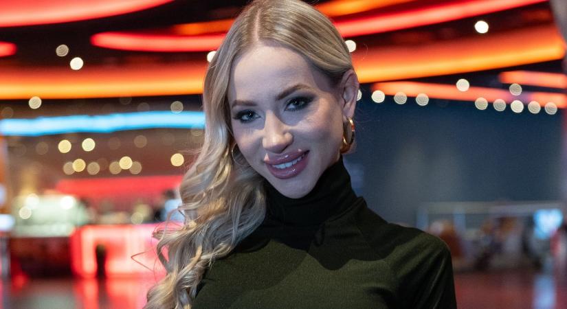 Most jött a hír: balesetet okozott Kiara Lord, motoros futár csapódott az autójának