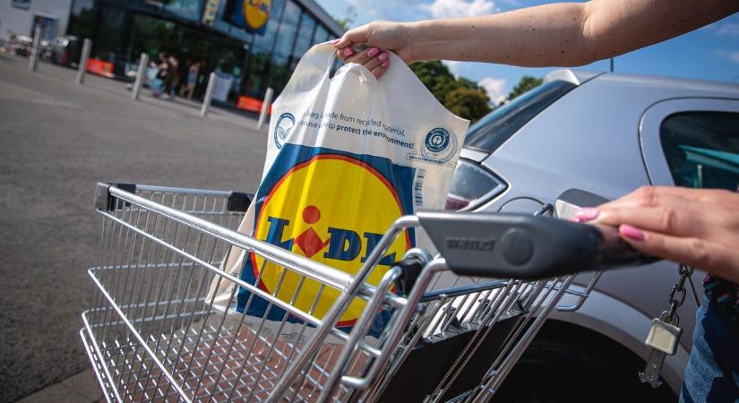 Így lesznek nyitva a boltok a hosszú hétvégén – Lidl, Aldi, Penny, Tesco és Spar nyitvatartása május 1-jén