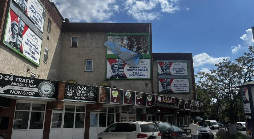 Zuglóban megint túltolták a plakátpszichózist