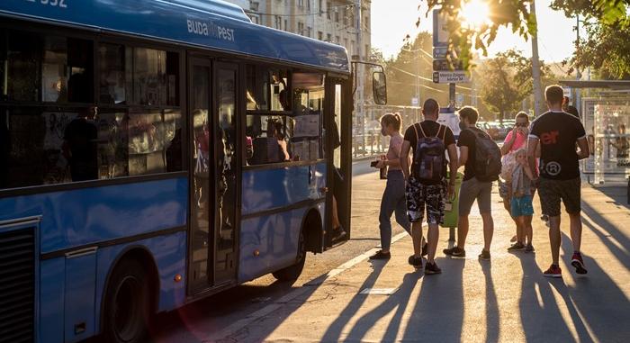A 139-es buszra már hétköznap esténként is csak az első ajtón lehet majd felszállni