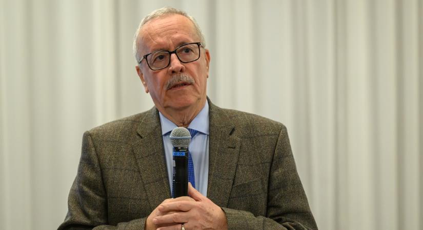 Bakondi György szerint embercsempész bandák tartják nyomás alatt a magyar határt