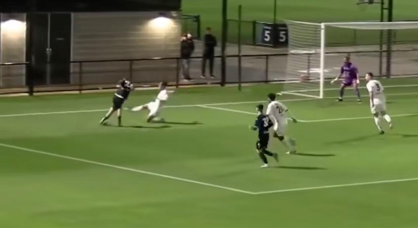 Kiszorított szögből rabonázott álomgólt egy ausztrál focista