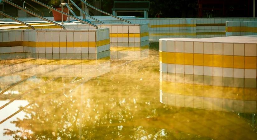 Helyi lakosok 500 forintért látogathatják ezt a részlegesen újranyitott gyógyfürdőt