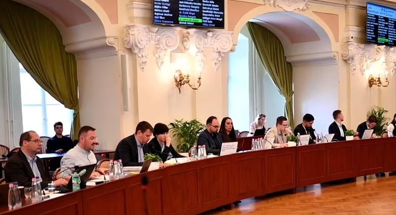 A képviselők több alkalommal is összeszólalkoztak a Fővárosi Közgyűlésben  videó